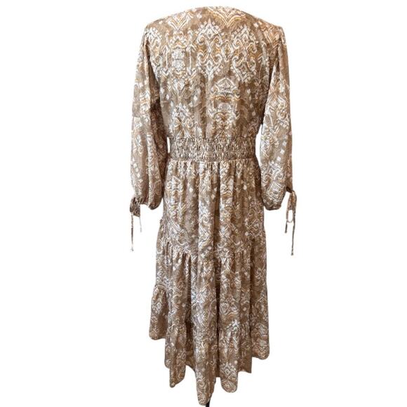 New CUPIO Bloomingdale's Women's Tan Orla V Neck Smocked Dress Size M - Picture 6 of 10